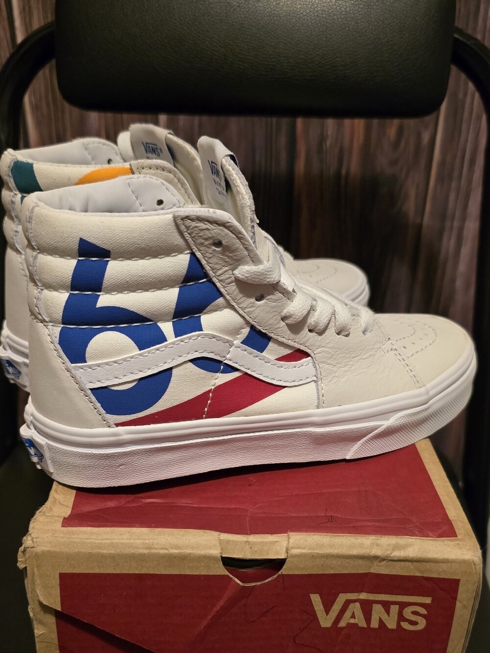 Vans High-Top Sneakers unisex in White with Blue, Red, Green & Yellow Waves